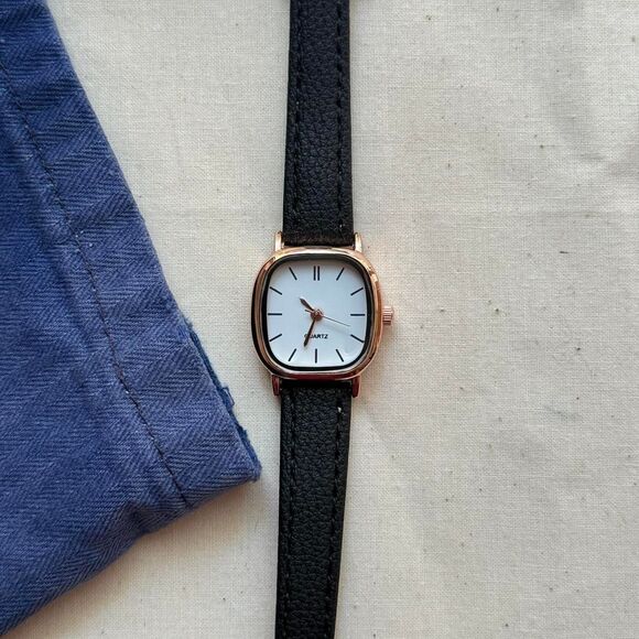 y2k style cute black leather quartz luxury classy watch - Picture 5 of 7